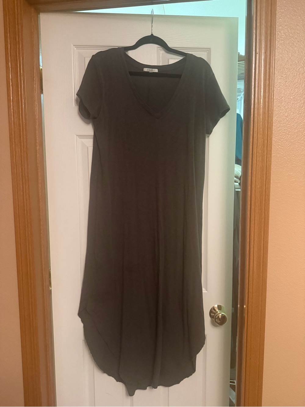 Z supply olive green short sleeve v neck dress M